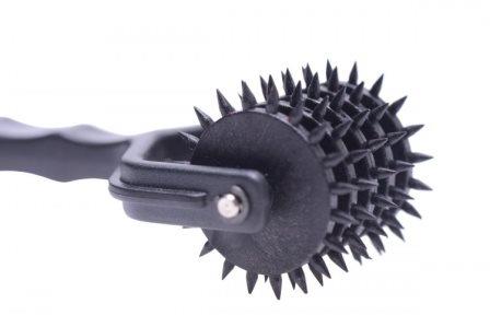 Master Series Spiked 5 Row Pinwheel - Black
